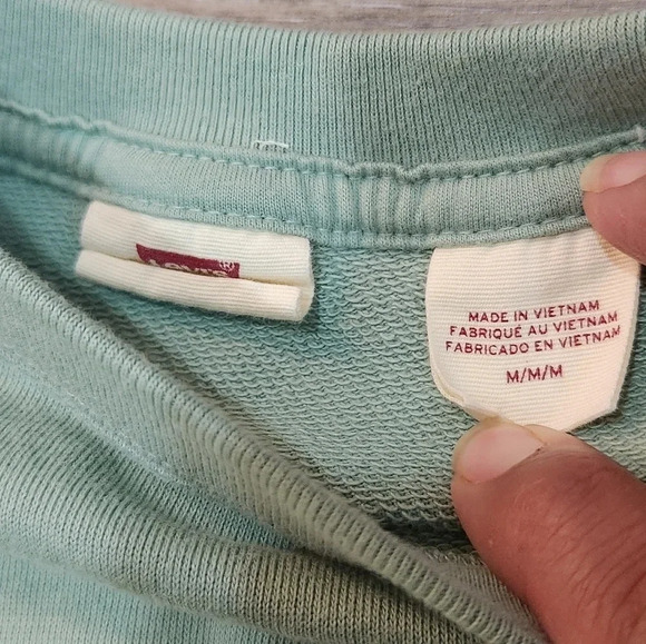 Levi's butterfly floral soft green long sleeve crewneck sweater - Picture 3 of 6